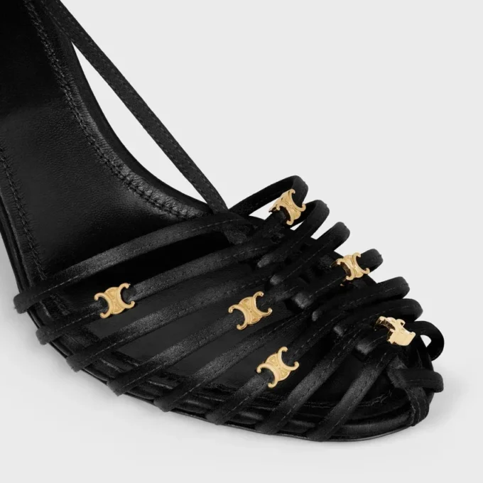 Sandale mit Käfigabsatz aus Satin