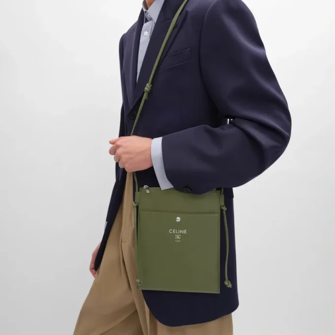 Sharp Pouch Take Away aus glattem Lammleder Sharp Pouch Take Away aus glattem Lammleder