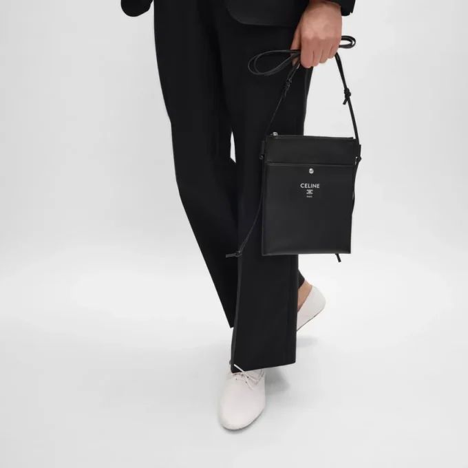 Sharp Pouch Take Away aus glattem Lammleder Sharp Pouch Take Away aus glattem Lammleder
