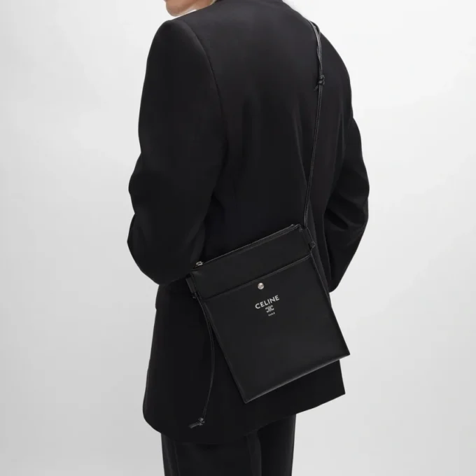 Sharp Pouch Take Away aus glattem Lammleder Sharp Pouch Take Away aus glattem Lammleder