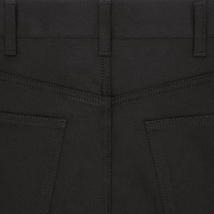 Skinny-Jeans aus Vintage-Denim in reinem Schwarz
