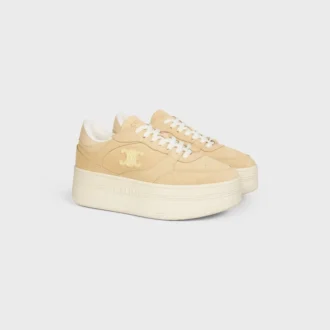 Sneaker mit Blockabsatz aus Wildleder und Kalbsleder Sneaker mit Blockabsatz aus Wildleder und Kalbsleder