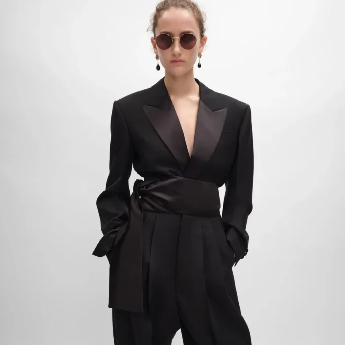 Spencer-Smokingjacke aus Wollgabardine Spencer-Smokingjacke aus Wollgabardine