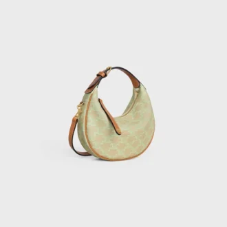 Teen Celine Lulu aus Triomphe Canvas