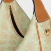 Teen Celine Lulu aus Triomphe Canvas