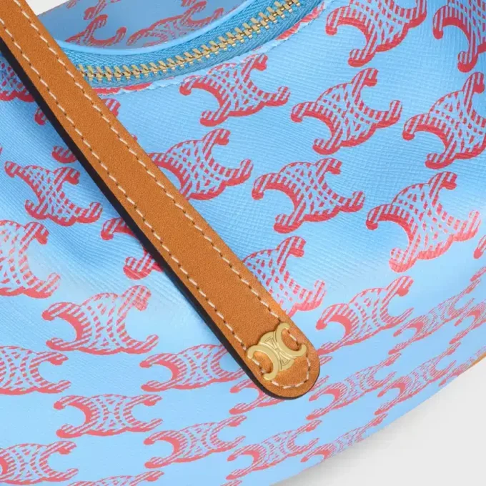 Teen Celine Lulu aus Triomphe Canvas