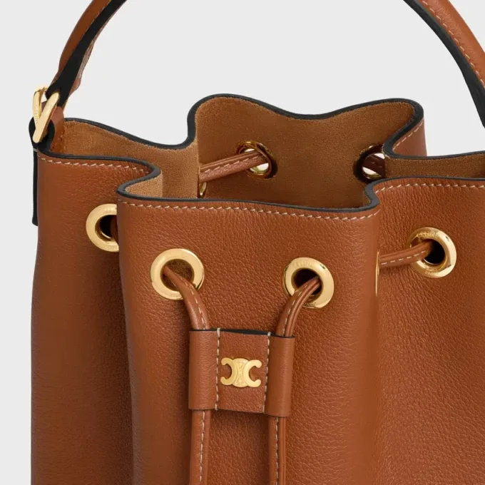 Teen Clara Tasche aus geschmeidigem genarbtem Kalbsleder Teen Clara Tasche aus geschmeidigem genarbtem Kalbsleder