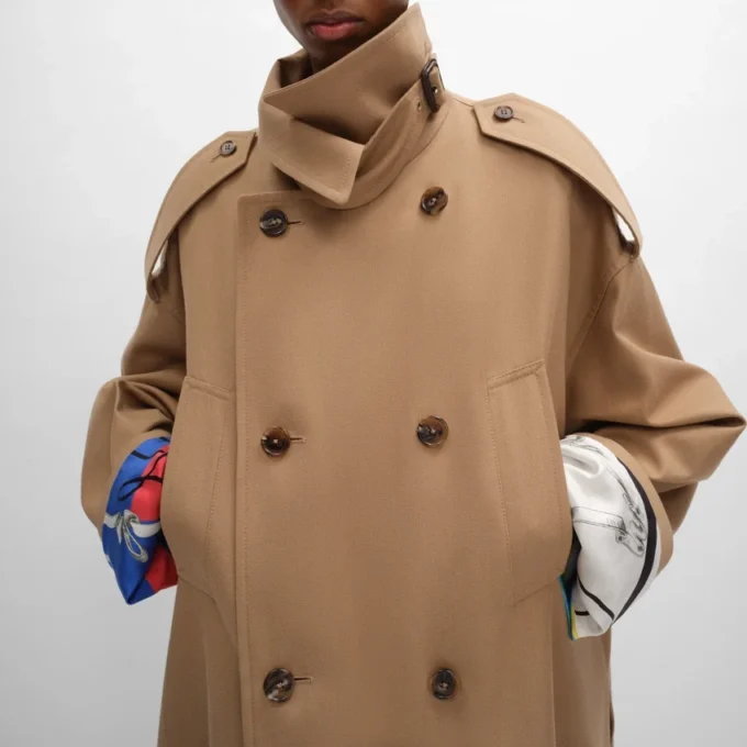 Trenchcoat aus Baumwoll- und Wollgabardine