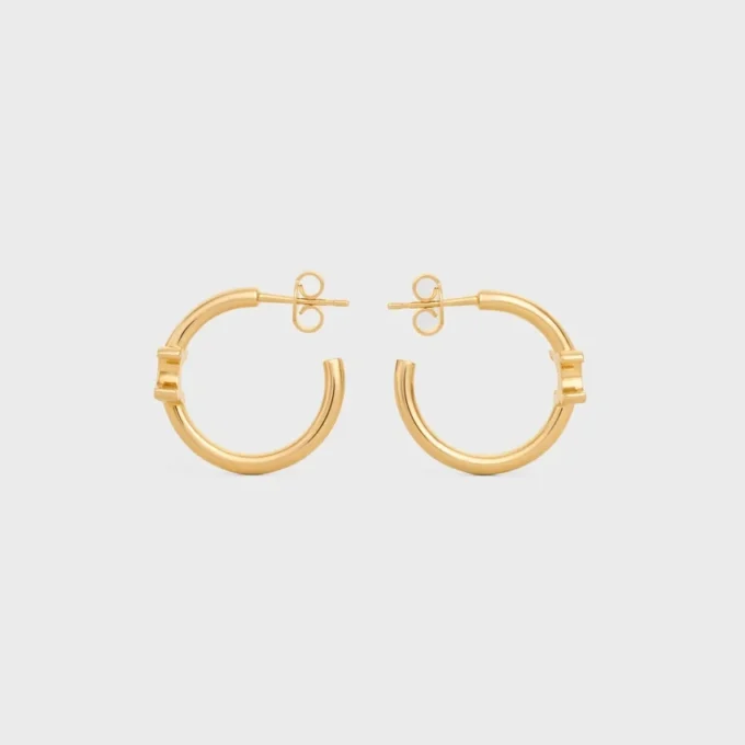 Triomphe Asymmetrische Creolen aus Messing mit Goldfinish Triomphe Asymmetrische Creolen aus Messing mit Goldfinish