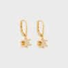 Triomphe Solitaire Sparkle Ohrringe aus Strass und Messing mit Goldfinish Triomphe Solitaire Sparkle Ohrringe aus Strass und Messing mit Goldfinish