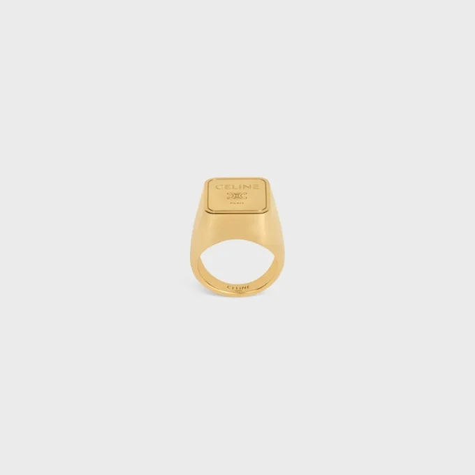 Triomphe Square Siegelring aus Messing mit Goldfinish Triomphe Square Siegelring aus Messing mit Goldfinish