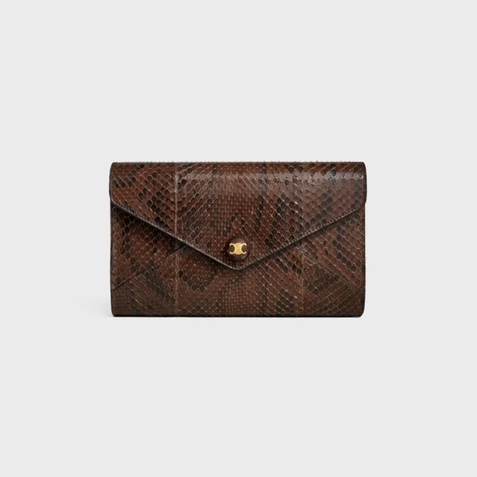 Umschlagbrieftasche an Kette aus Pythonleder Umschlagbrieftasche an Kette aus Pythonleder