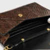 Umschlagbrieftasche an Kette aus Pythonleder Umschlagbrieftasche an Kette aus Pythonleder