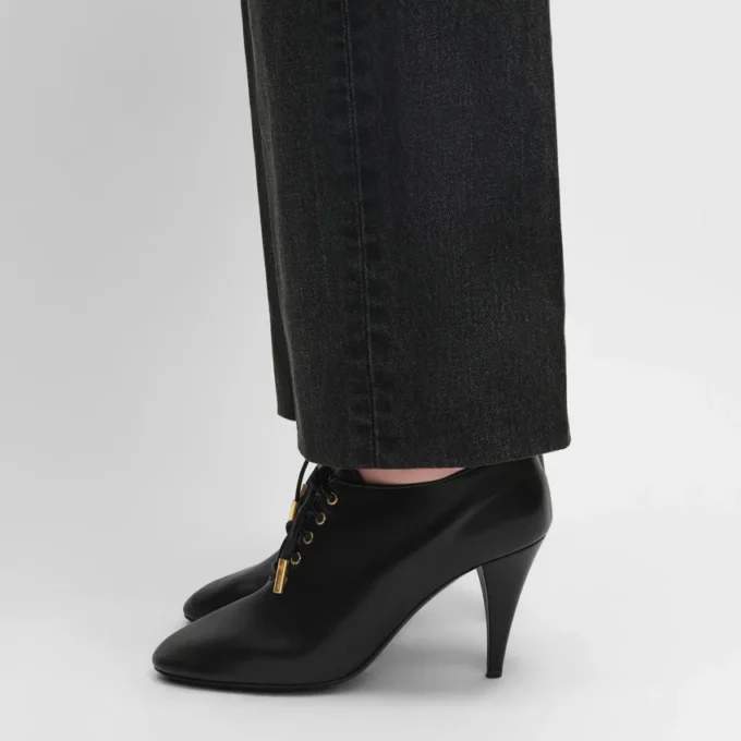 Weiche Oxford-Schnürballerinas mit Absatz aus Kalbsleder – pflanzlich gegerbt Weiche Oxford-Schnürballerinas mit Absatz aus Kalbsleder – pflanzlich gegerbt