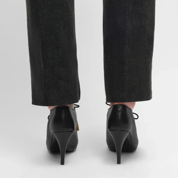 Weiche Oxford-Schnürballerinas mit Absatz aus Kalbsleder – pflanzlich gegerbt Weiche Oxford-Schnürballerinas mit Absatz aus Kalbsleder – pflanzlich gegerbt