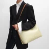 Weiche Shopper-Tasche aus Triomphe Canvas und Kalbsleder Weiche Shopper-Tasche aus Triomphe Canvas und Kalbsleder