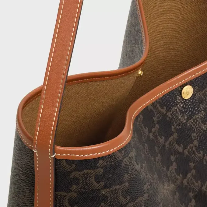 Weiche Shopper-Tasche aus Triomphe Canvas und Kalbsleder Weiche Shopper-Tasche aus Triomphe Canvas und Kalbsleder
