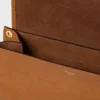 Weiche Triomphe-Besace aus geschmeidigem, glänzendem Lammleder Weiche Triomphe-Besace aus geschmeidigem, glänzendem Lammleder
